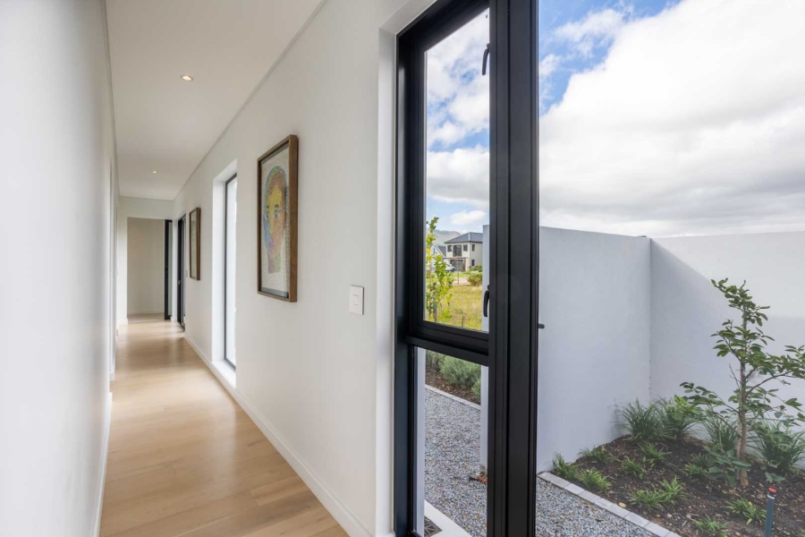 To Let 5 Bedroom Property for Rent in Val De Vie Estate Western Cape